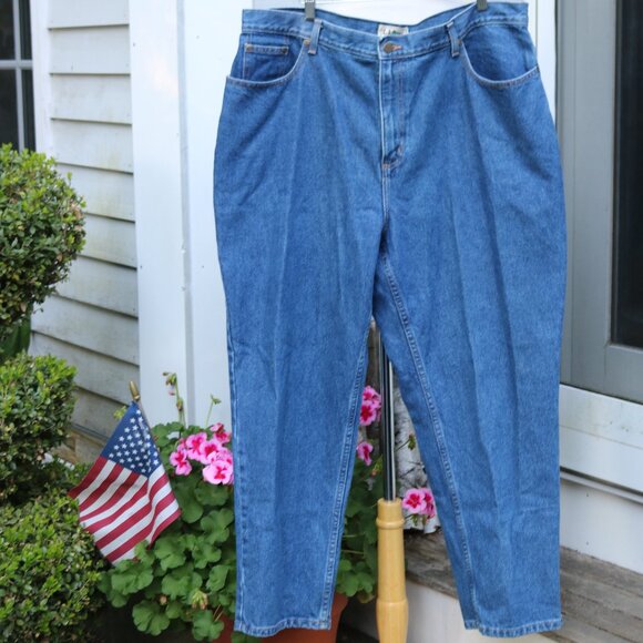 L.L. Bean Denim - LL Bean PLUS SIZE PETITE  Original Fit Relaxed Straight Leg High Rise Pants 20WP